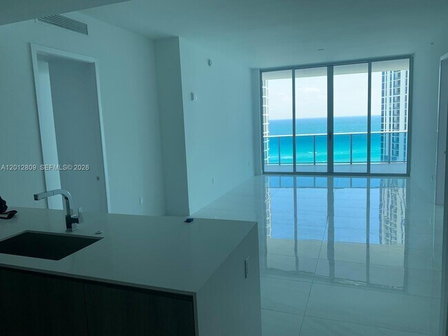 Building Photo - 17550 Collins Ave