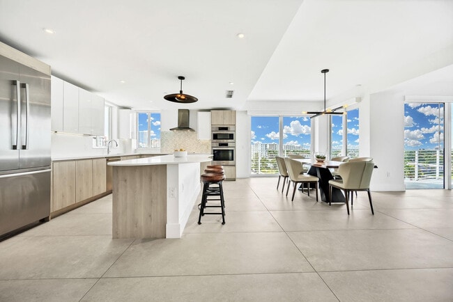 Building Photo - 612 Bayshore Dr