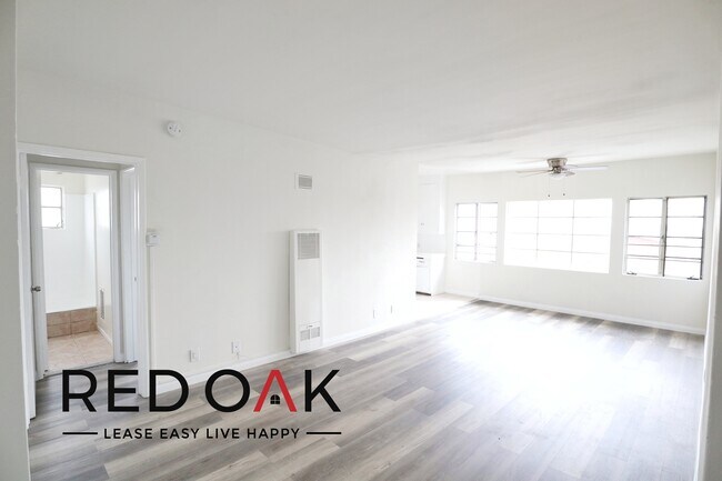 Foto del edificio - Stylish, Bright One Bedroom with a Spacioi...