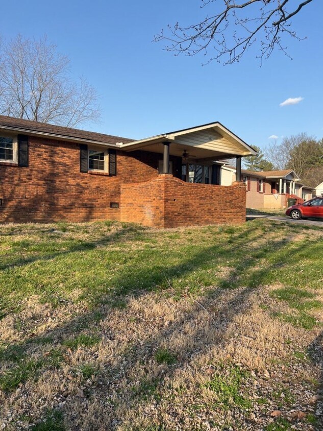 Foto del edificio - 115 Berne Dr