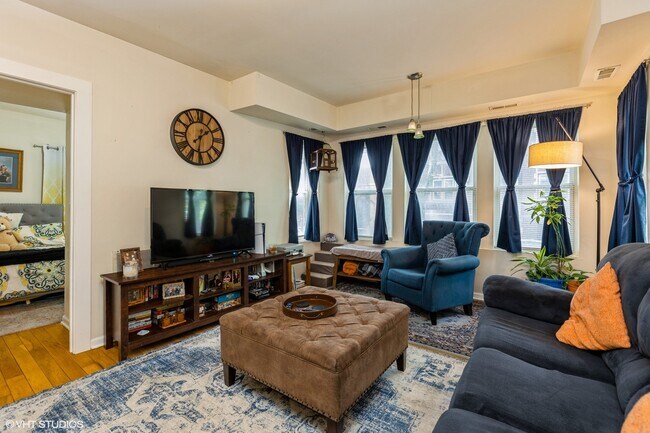 Foto del edificio - 6423 N Greenview Ave
