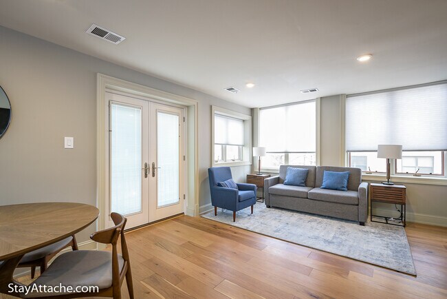 Building Photo - 2100 Newport Place NW Unit 4