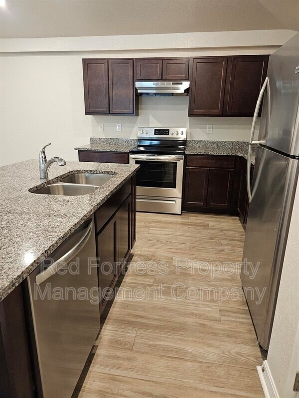 Foto del edificio - 1957 Laverna Ave