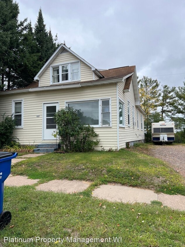 Foto principal - 3 br, 1 bath House - 211 East St