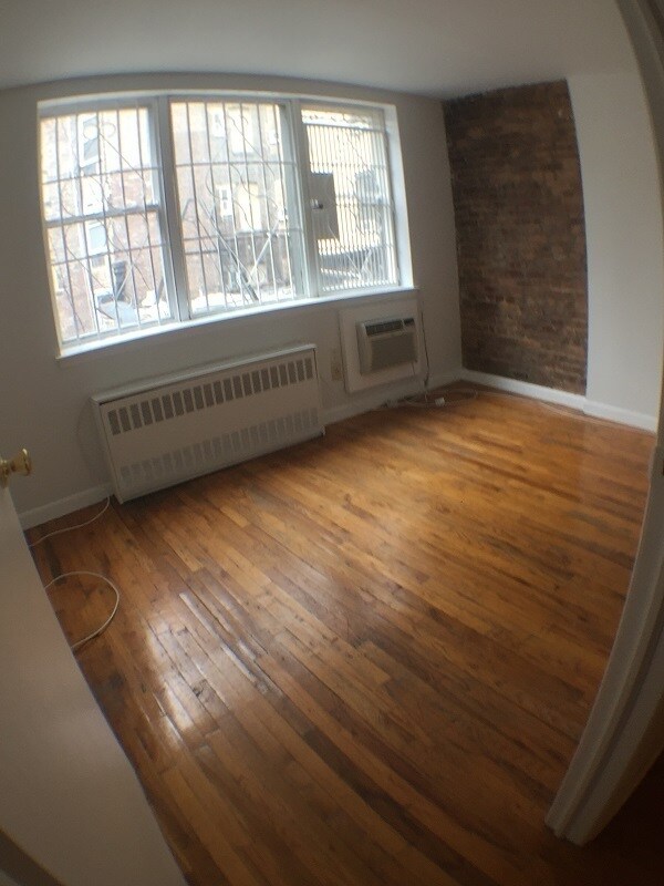 Primary Photo - 426 1st Ave