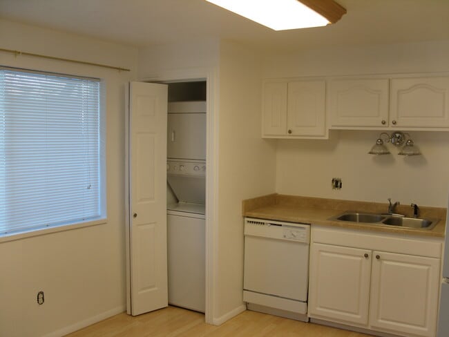 Building Photo - 461 E 2650 N