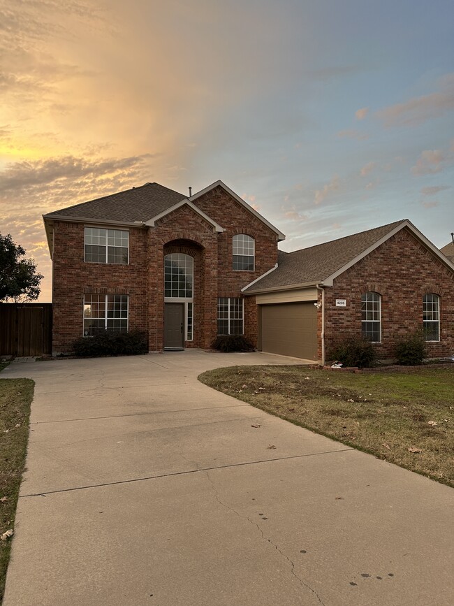 Building Photo - 4205 Lakeside Dr