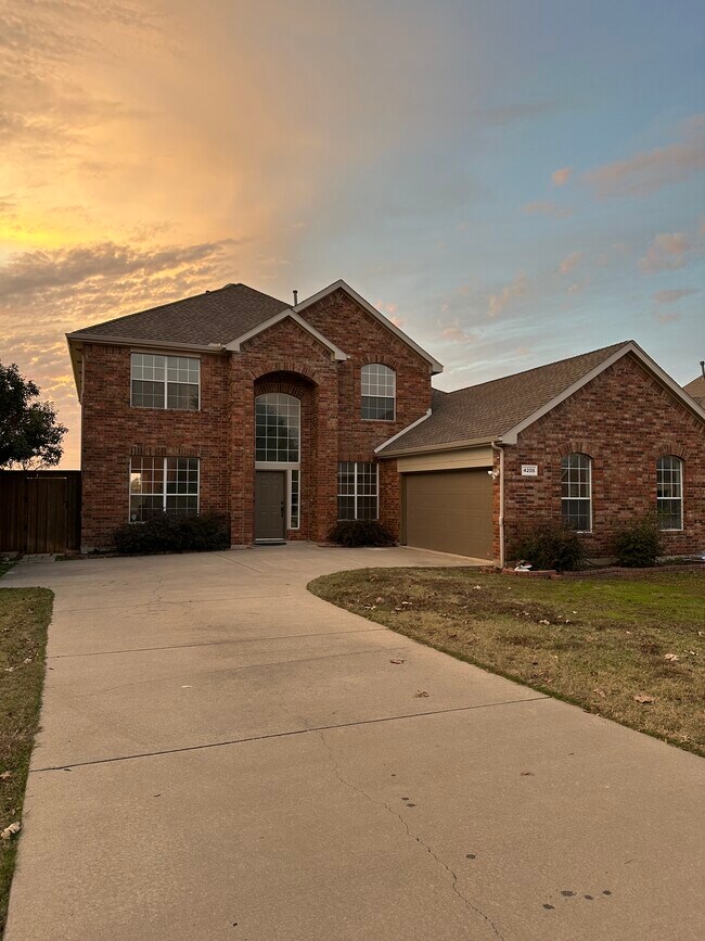 Foto del edificio - 4205 Lakeside Dr