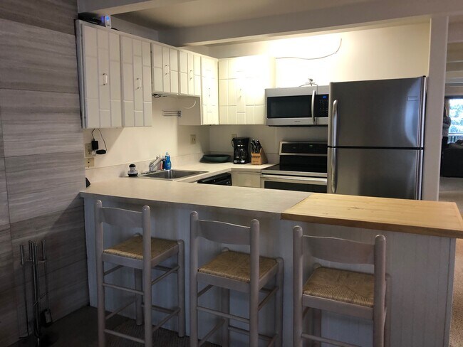 Kitchen - 601 S West End St
