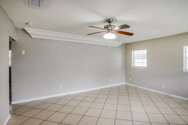 Foto del edificio - 357 NW 6th Ct