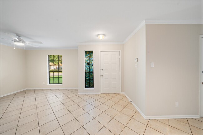 Foto del edificio - 2707 Foliage Green Dr