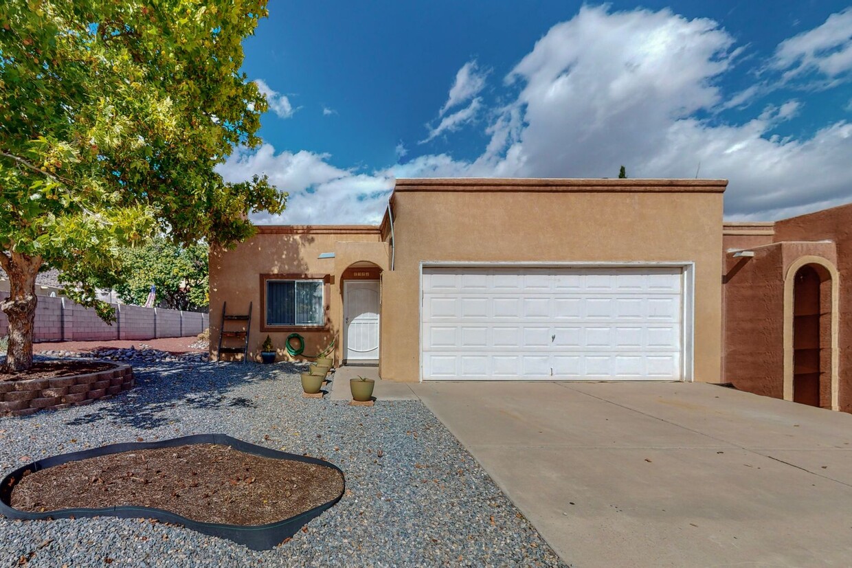 UNSER/LADERA 3 Bedroom 2 Bath 2 car gara... - UNSER/LADERA 3 Bedroom  2 Bath  2 car gara...