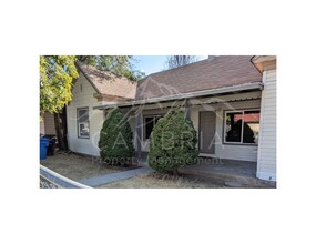 Building Photo - 7762 Oak St