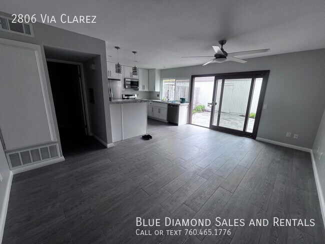 Building Photo - Recently Remodeled 3BR, 2.5Bath Unfurnishe...