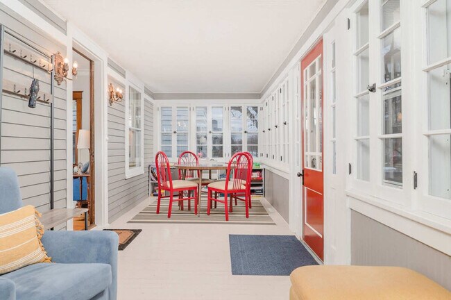 Building Photo - 1113 Harney Ave