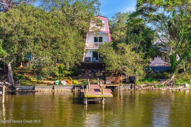 Foto del edificio - 1428 Rose Ct