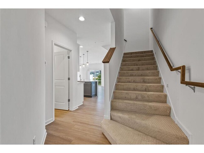 Foto del edificio - 7195 Walnut Grove Way N