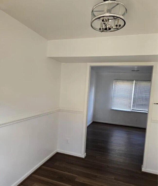 Foto del edificio - 300 Red Oak Dr