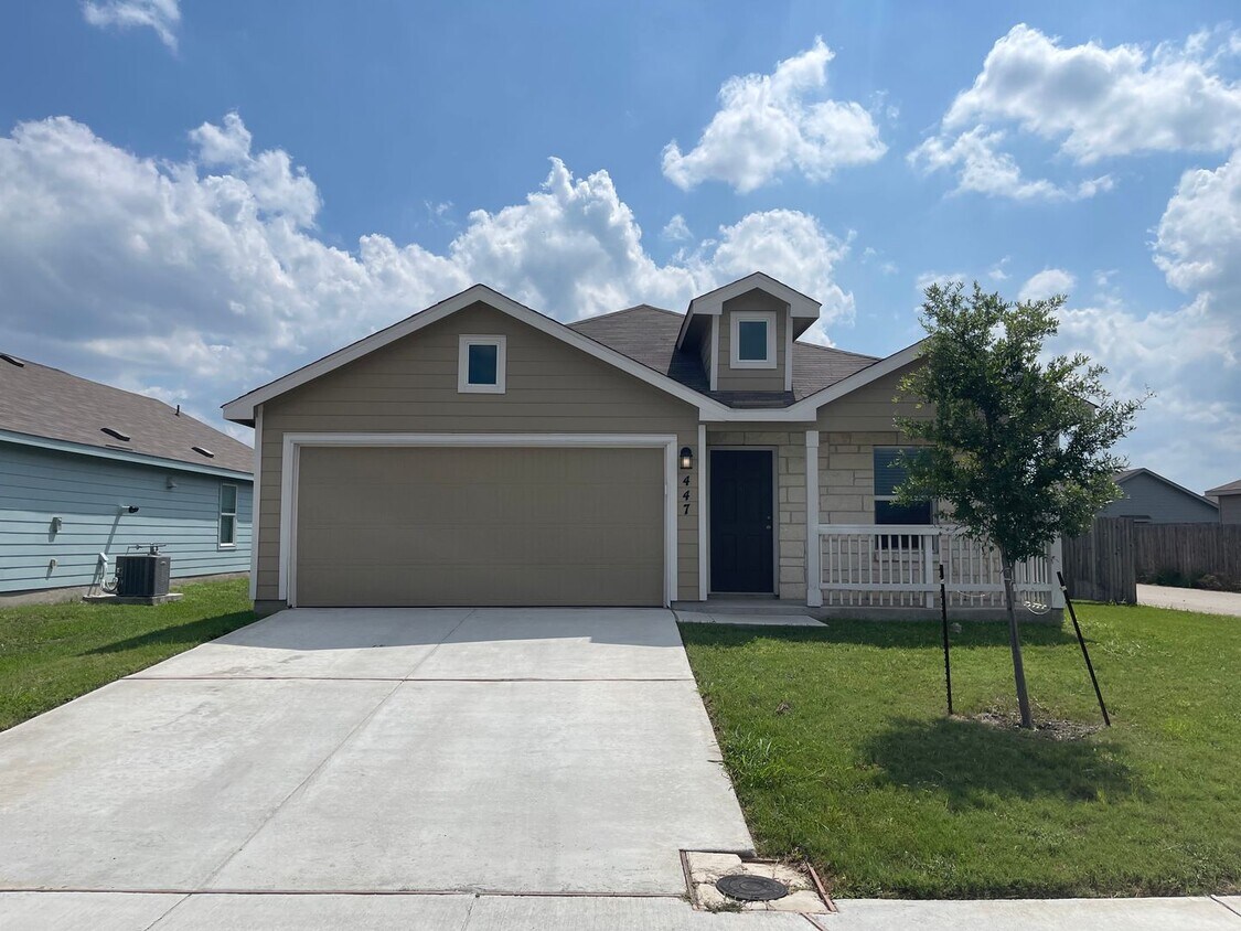 Primary Photo - Beautiful 4 bedroom, 2 bathroom, single st...