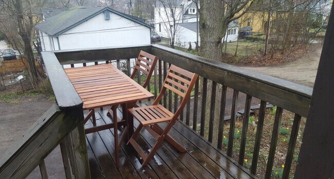 Private entrance with deck. Big enough to do outdoors yoga, or have drinks with a friend. - 717 W Huron St