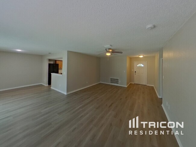 Foto del edificio - 615 Forest Hills Dr