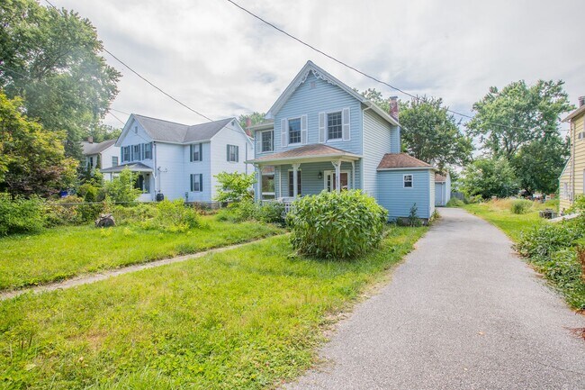 Building Photo - Lovely 3 BR/1.5 BA Single-Family Home in S...