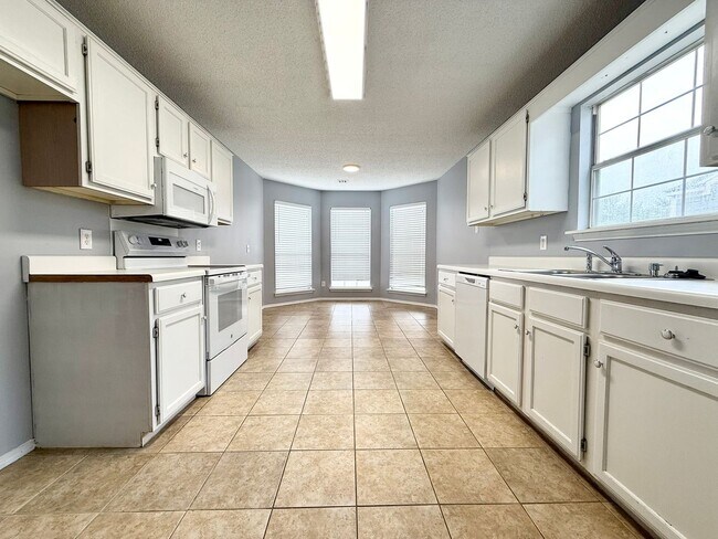 Foto del edificio - ***3102 NE 12th Street***