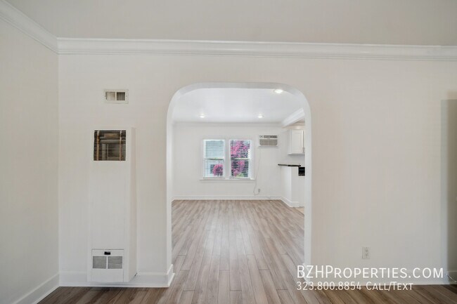Foto del edificio - 7942 Fountain Ave