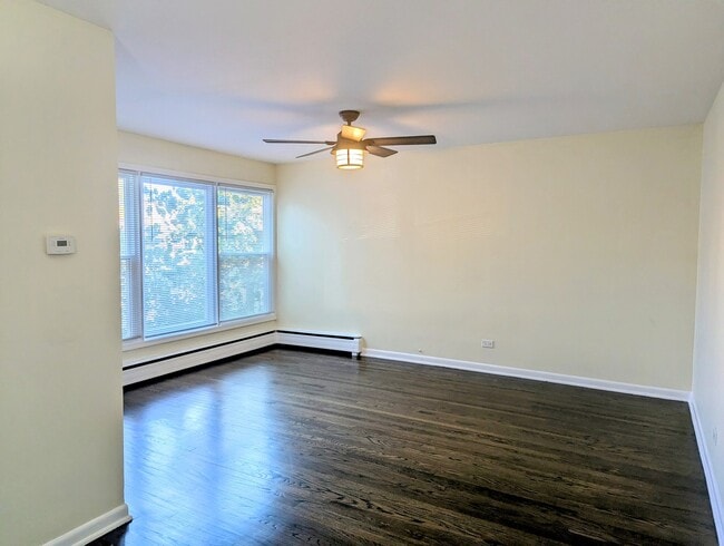 Foto del edificio - 6949 W Diversey Ave