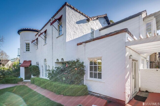 Building Photo - 2627 Hale Dr