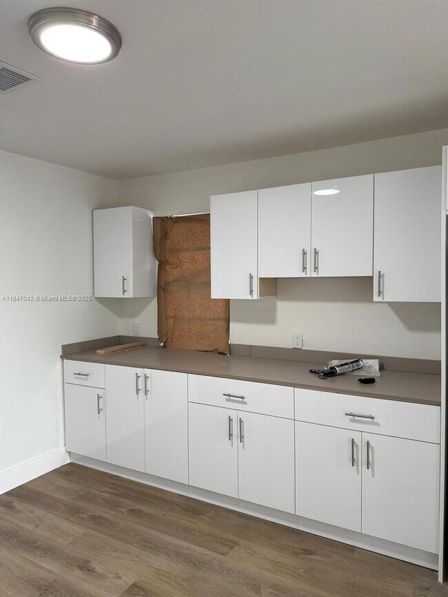 Foto del edificio - 1669 NW 70th St