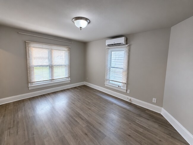 Foto del edificio - 1009 Jackson Ave