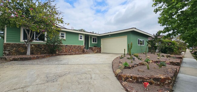 Building Photo - DEL CERRO / SAN DIEGO - Newly Remodeled Ch...