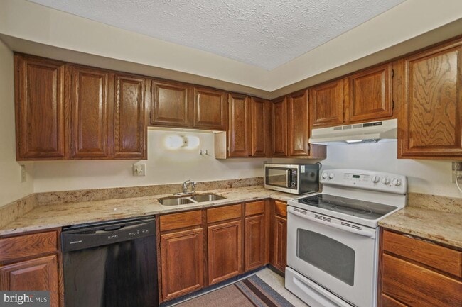 Building Photo - 714 Avanti Pl