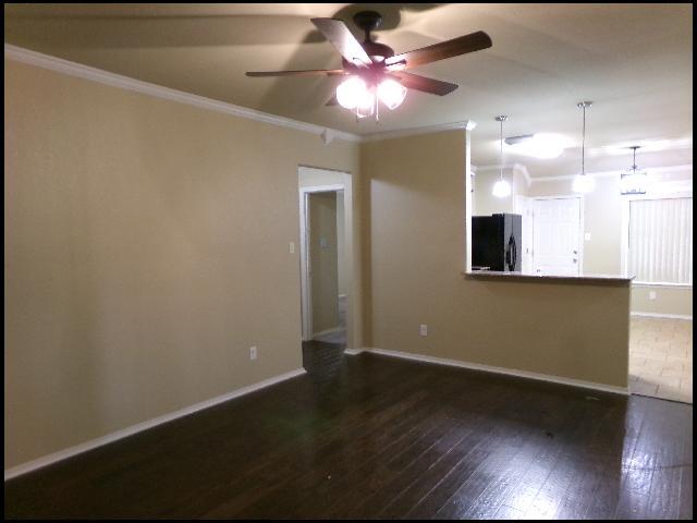 Foto del edificio - 9112 Pleasant Valley Dr