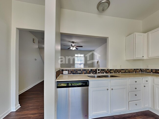 Foto del edificio - 2604 Oasis Ln