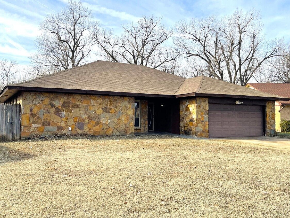 Primary Photo - Welcome to your new home in Midwest City, OK!