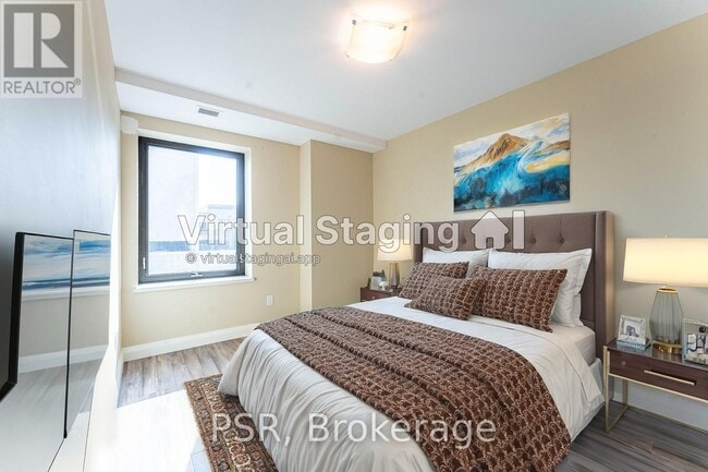 Building Photo - 118 King St E