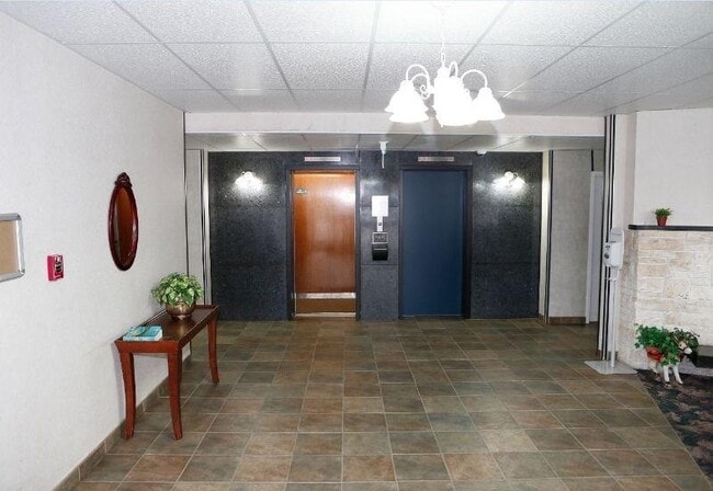 Building Photo - Rainbow Towers