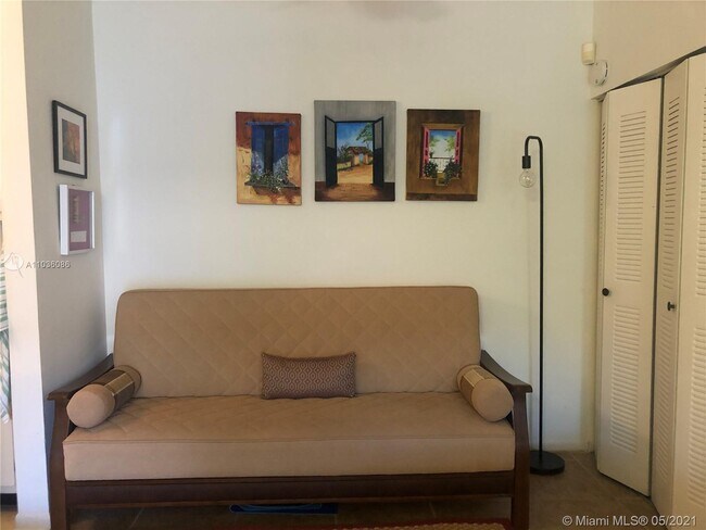 Foto del edificio - 917 NE 199th St
