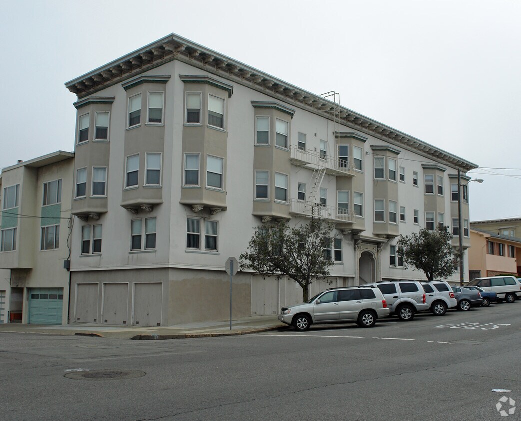 Building Photo - 1550 Clement St