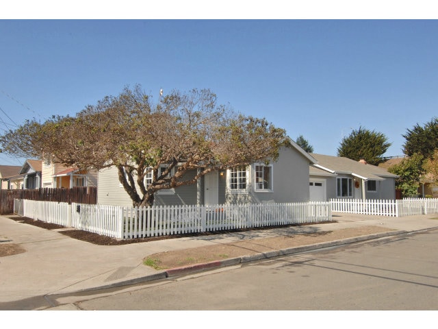 Building Photo - 383 Walnut St