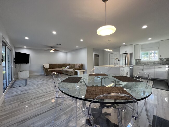 Foto del edificio - 1118 Lake Clarke Dr