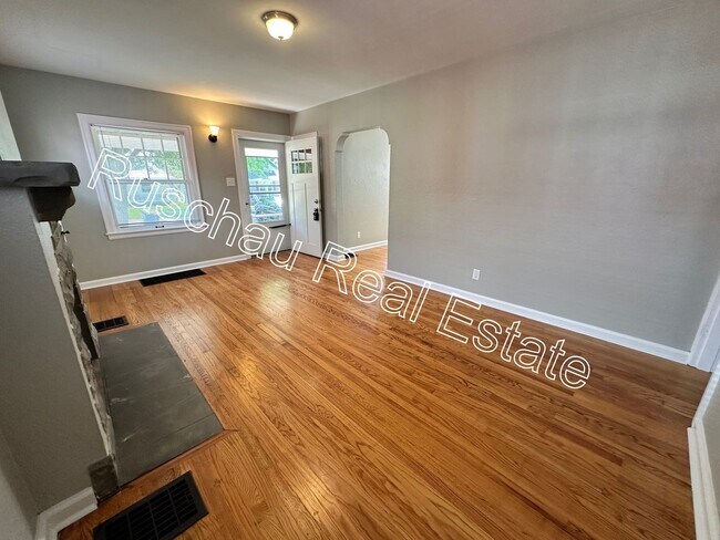 Building Photo - 2 Bed 1 Bath