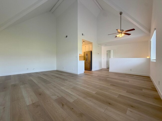 Alhambra Dr - Alhambra Dr Apartment