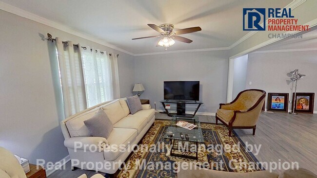 Foto del edificio - Spacious and Beautifully Updated 3 BD/2 BA...
