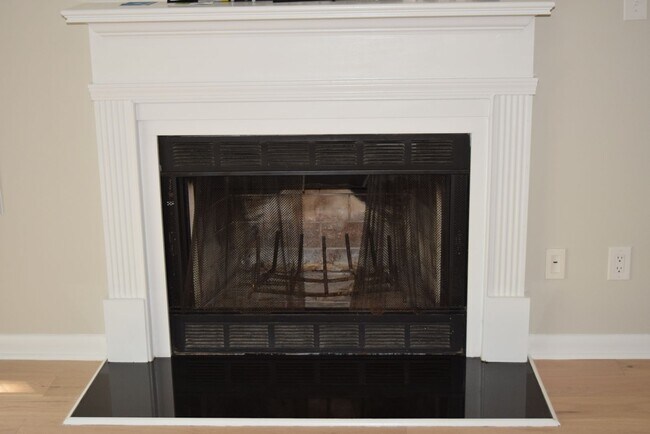 Foto del edificio - 668 Bartons Landing Pl
