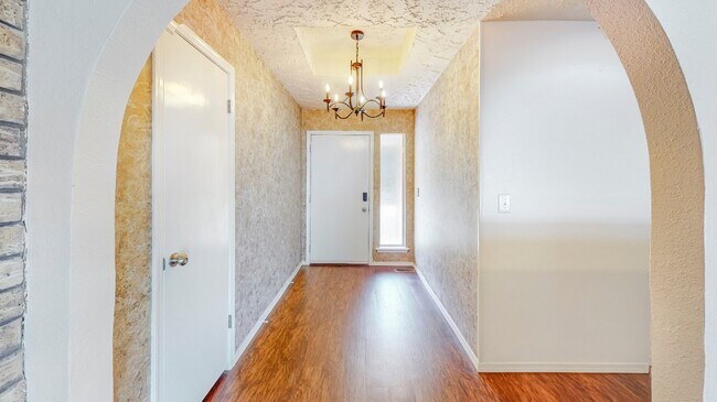 Foto del edificio - 4004 S Maple Ave