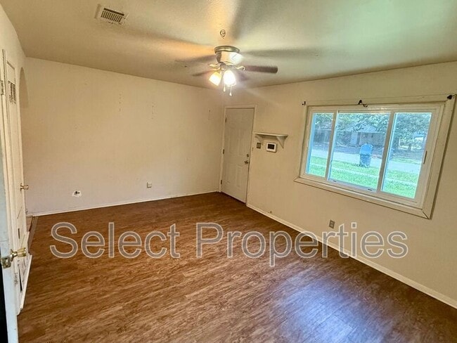Building Photo - 3401 Fairview Dr