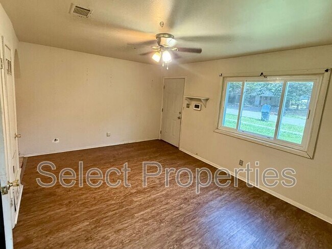 Foto del edificio - 3401 Fairview Dr